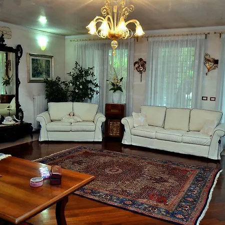 La Casa Sull'albero 2*