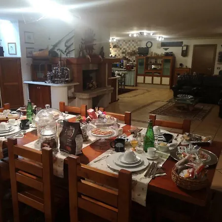 La Casa Sull'albero Oda ve Kahvaltı 2*